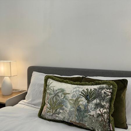 Holiday Home 2Br L 2Ba With Patio-Sleep 6 لندن المظهر الخارجي الصورة