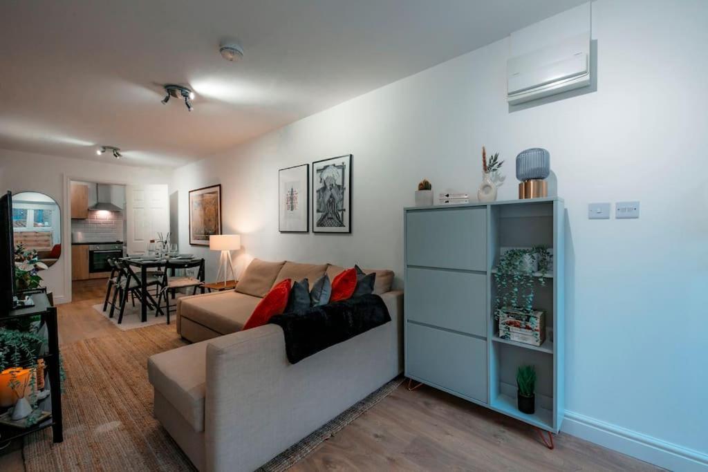 Holiday Home 2Br L 2Ba With Patio-Sleep 6 لندن المظهر الخارجي الصورة