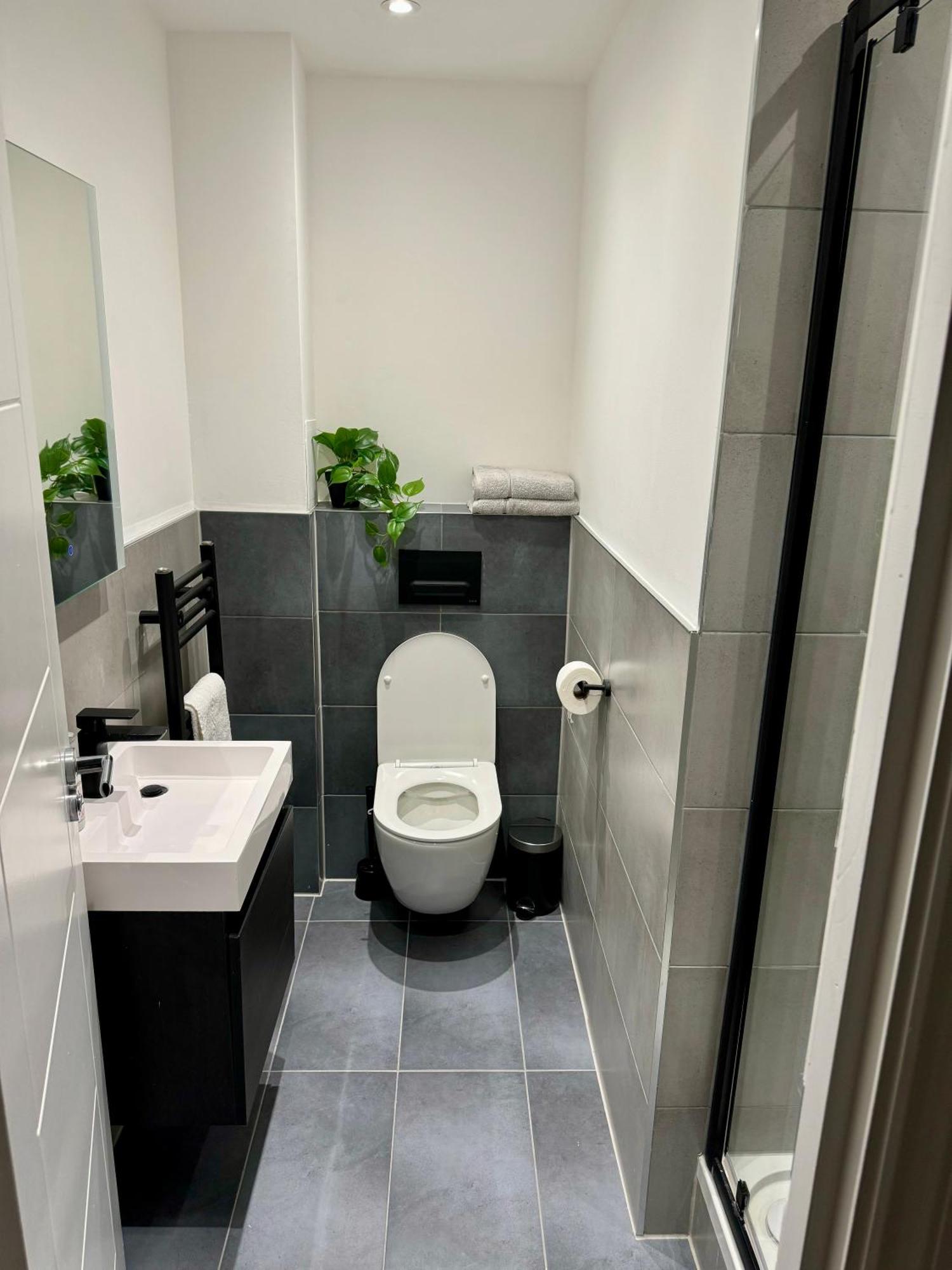 Holiday Home 2Br L 2Ba With Patio-Sleep 6 لندن المظهر الخارجي الصورة