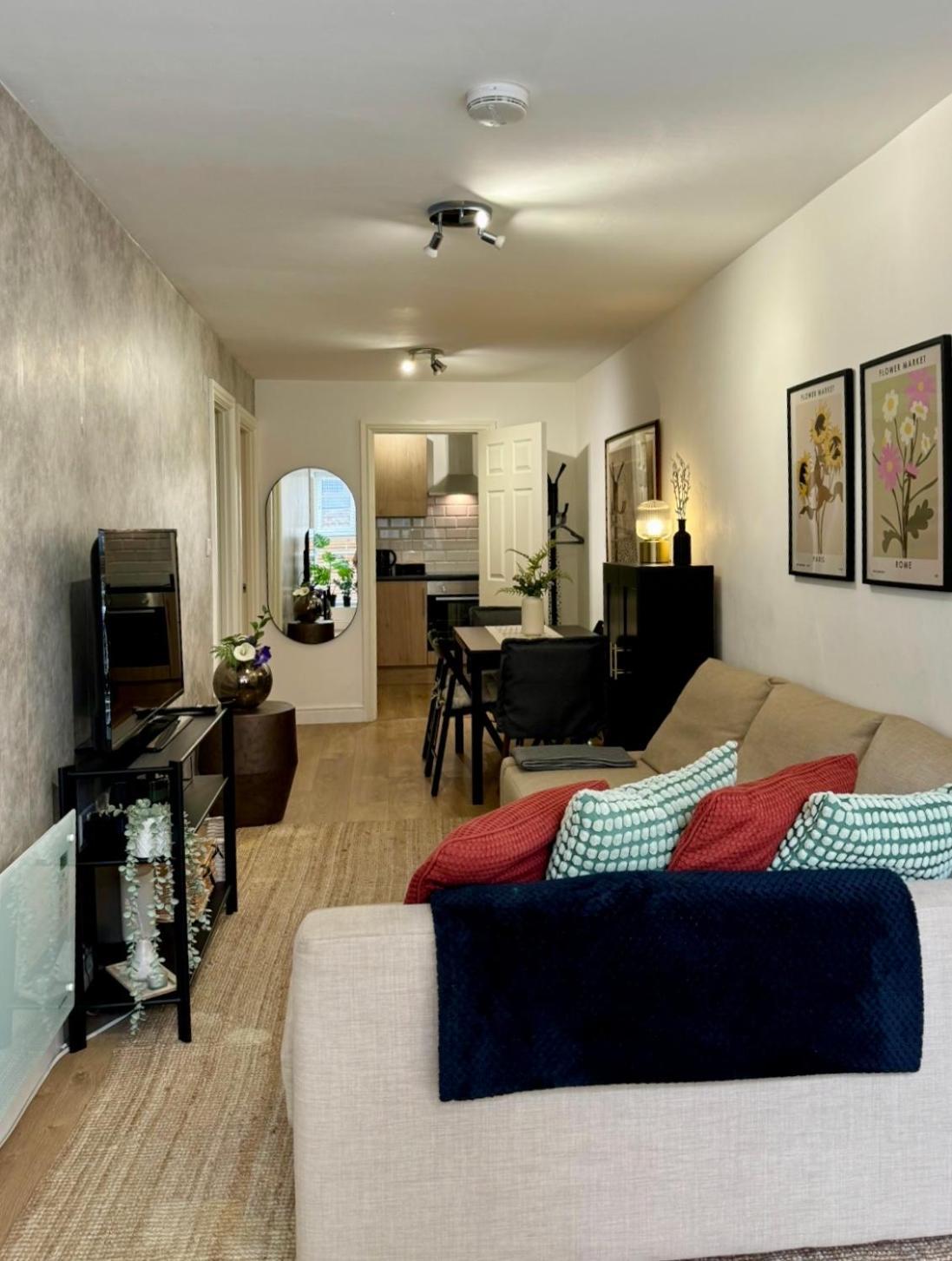 Holiday Home 2Br L 2Ba With Patio-Sleep 6 لندن المظهر الخارجي الصورة