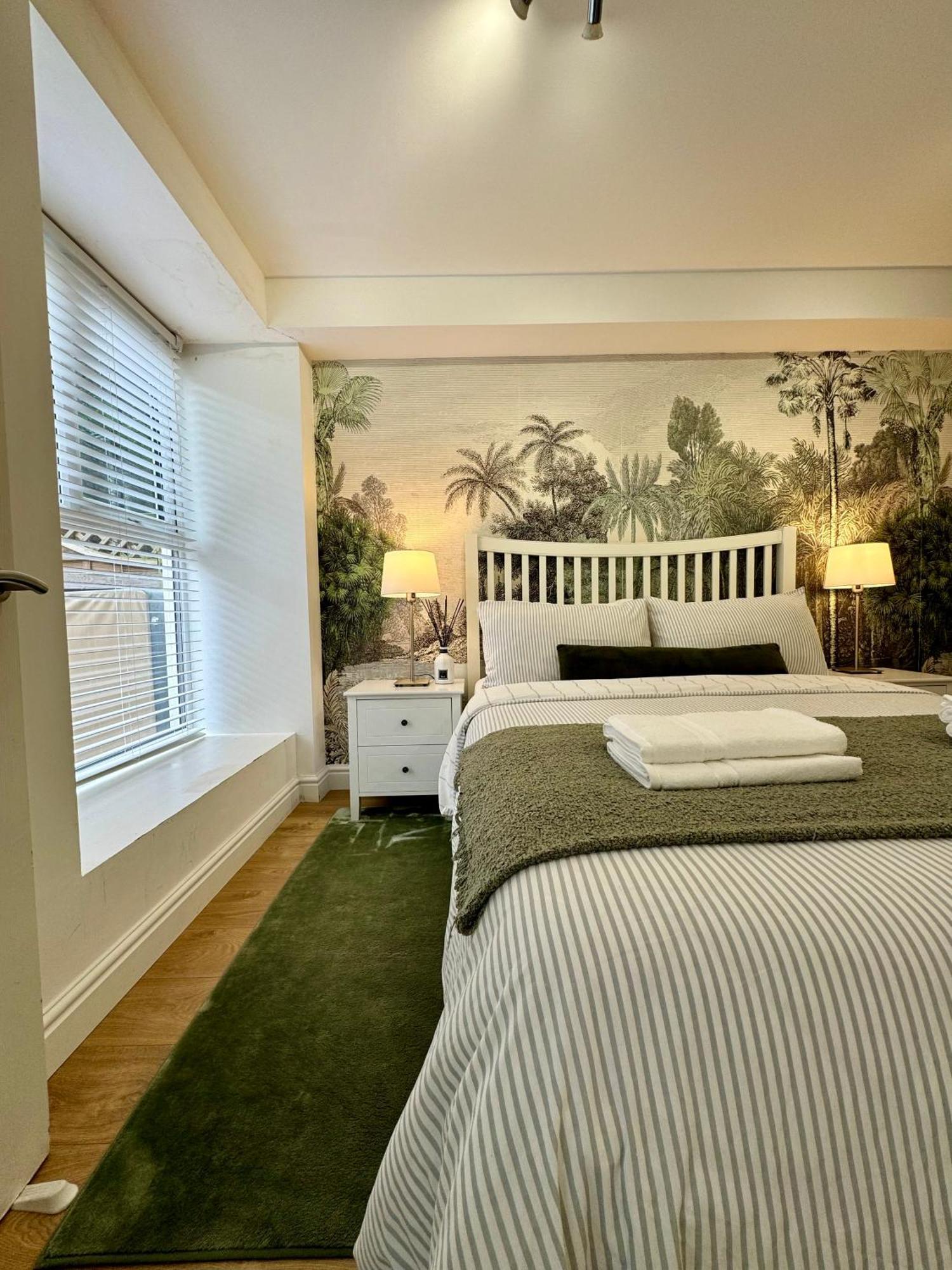 Holiday Home 2Br L 2Ba With Patio-Sleep 6 لندن المظهر الخارجي الصورة
