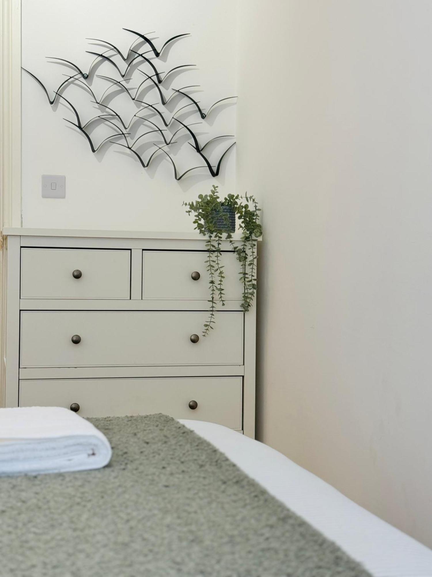 Holiday Home 2Br L 2Ba With Patio-Sleep 6 لندن المظهر الخارجي الصورة