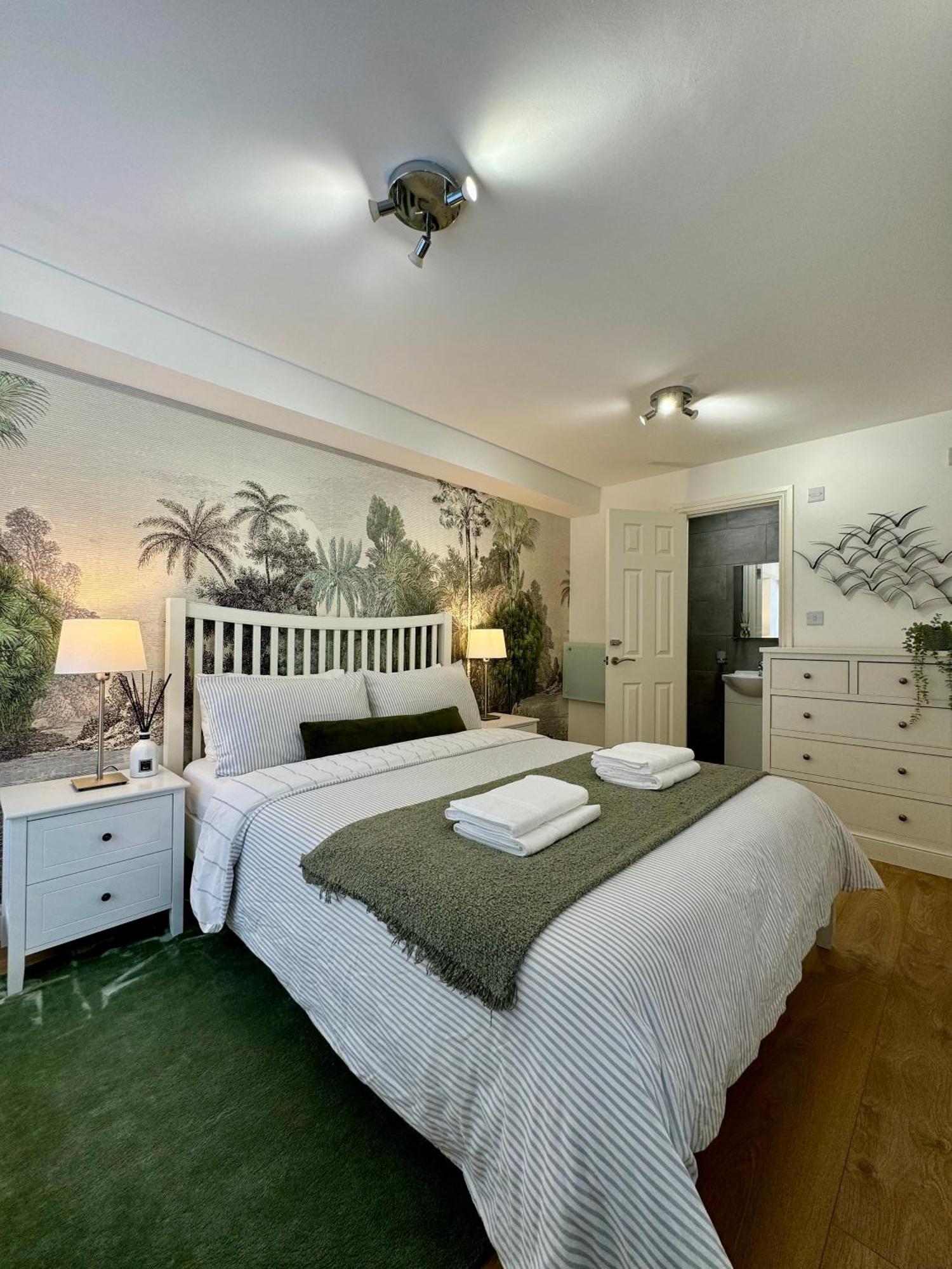 Holiday Home 2Br L 2Ba With Patio-Sleep 6 لندن المظهر الخارجي الصورة