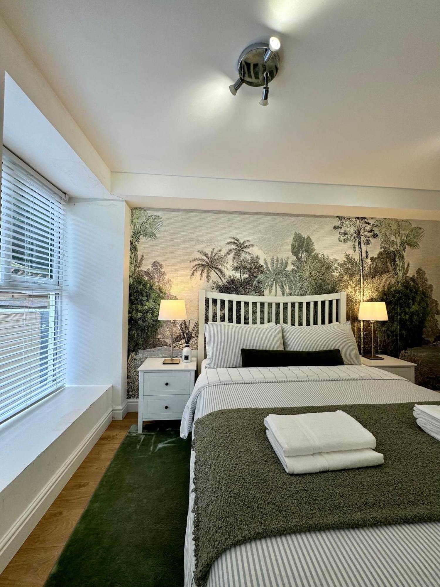 Holiday Home 2Br L 2Ba With Patio-Sleep 6 لندن المظهر الخارجي الصورة